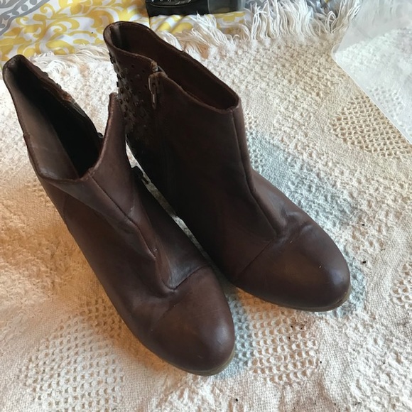 Brown studded heeled booties size 9 - Picture 2 of 4